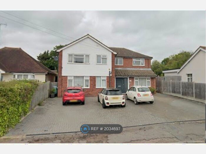 1 Bedroom Flat To Rent In Hillside Road, Burnham-On-Crouch, CM0