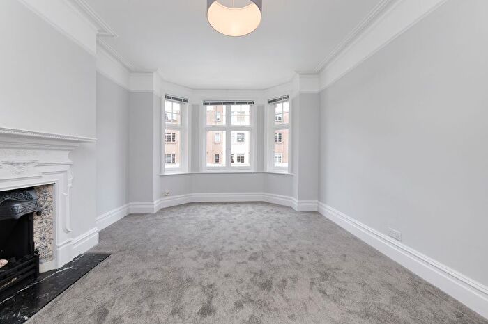 2 Bedroom Flat To Rent In Hamlet Gardens, Ravenscourt Park, Hammersmith, W6