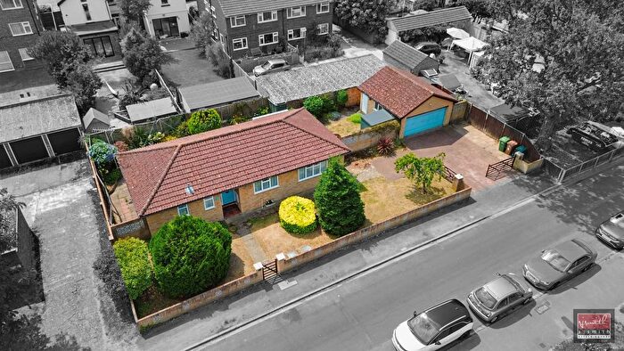 2 Bedroom Detached Bungalow For Sale In West Close, Ashford, TW15
