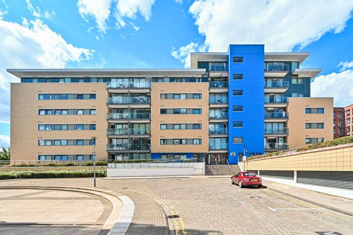 2 Bedroom Flat For Sale In Fathom Court, Royal Docks, London, E16