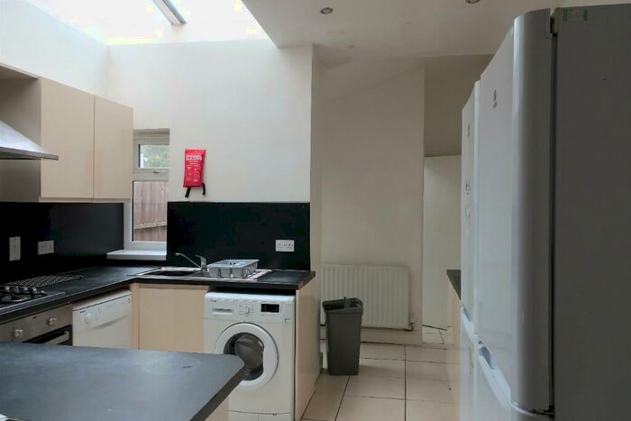 6 Bedroom Terraced House To Rent In Dale Road, Birmingham, B29