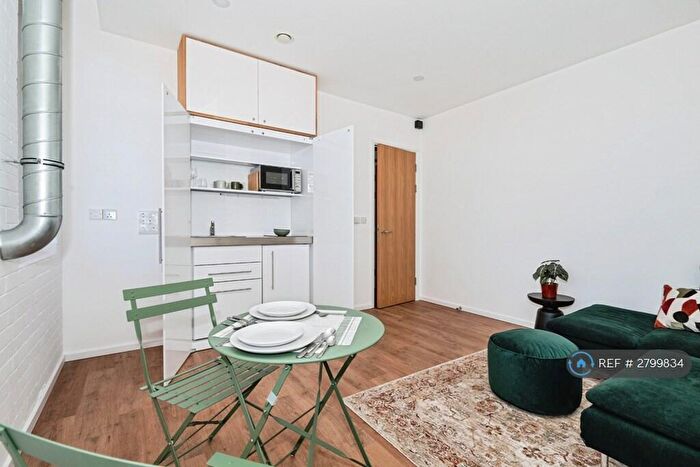 1 Bedroom Flat To Rent In The Grid, Leatherhead, KT22