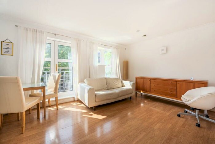 2 Bedroom Flat To Rent In Kingston Hill Kingston Upon Thames, KT2