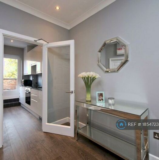 2 Bedroom Maisonette To Rent In Fulham Road, London, SW10