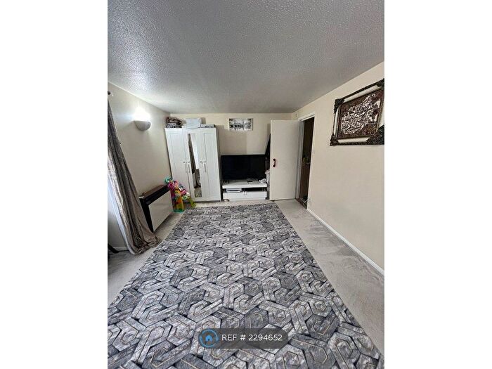 Studio To Rent In Croydon, Croydon, CR0