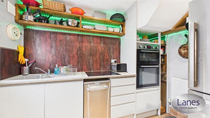 3 Bedroom Terraced House For Sale In Green Close, Cheshunt, EN8