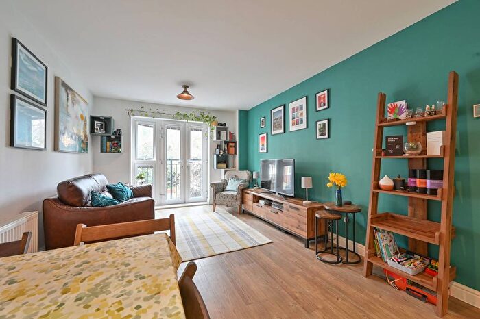 2 Bedroom Flat For Sale In The Vale, Vale Road, Bushey, WD23