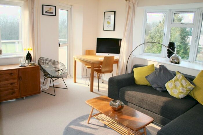 2 Bedroom Apartment To Rent In Hornbeam Road, Buckhurst Hill, IG9