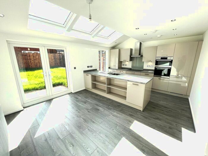 3 Bedroom Terraced House To Rent In Park Close, Royton, Oldham, OL2