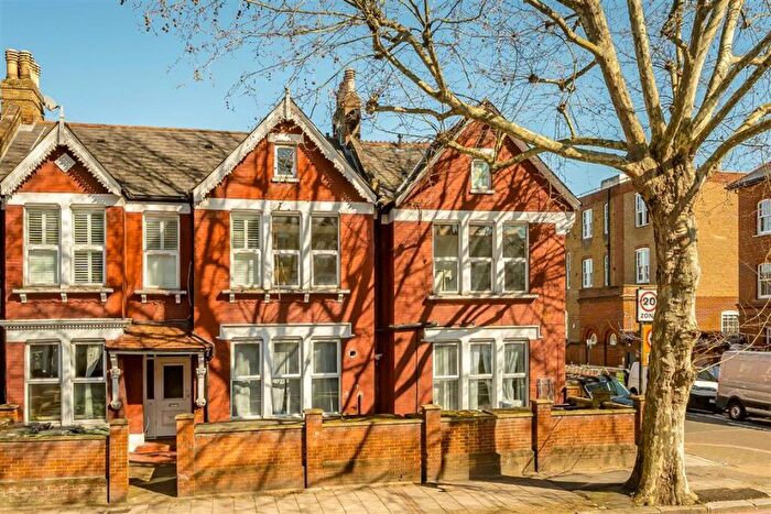 3 Bedroom Flat For Sale In Cavendish Road, Clapham, SW12