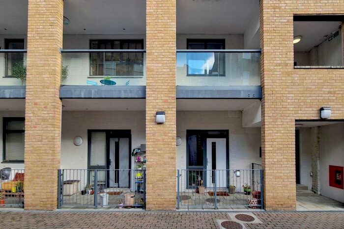 2 Bedroom Flat To Rent In New Cross Road, New Cross, London, SE14