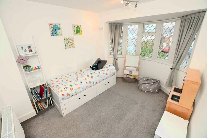 3 Bedroom Semi-Detached House For Sale In Wellsford Avenue, Solihull, B92