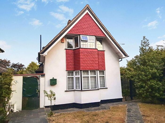 2 Bedroom Cottage For Sale In Old Hatch Manor, Ruislip, HA4