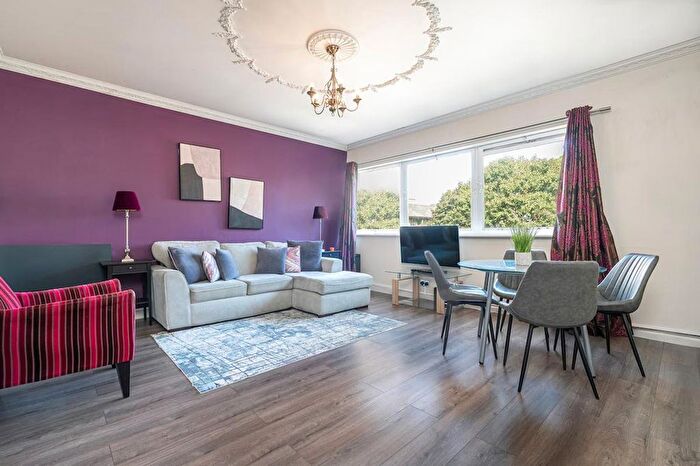 2 Bedroom Flat To Rent In London Borough Of Camden, WC1H