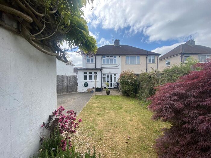 3 Bedroom Semi-Detached House For Sale In Kings Road, London Colney, AL2