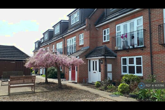 1 Bedroom Flat To Rent In Guildford Close, Emsworth, PO10
