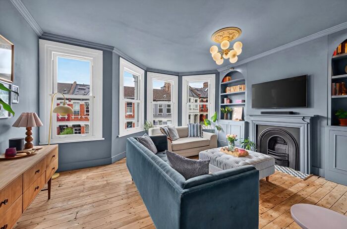 3 Bedroom Flat For Sale In Mattison Road, Harringay, London, N4