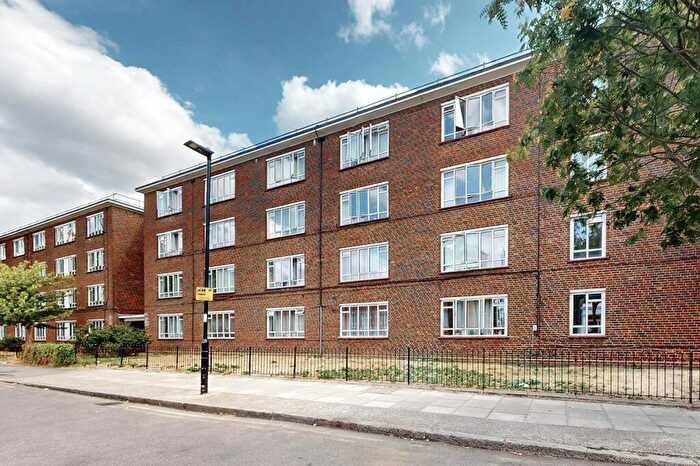 3 Bedroom Flat For Sale In Leigh Road, London, N5
