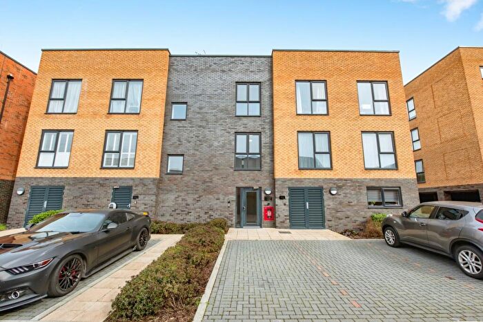 2 Bedroom Flat For Sale In Tiltman Avenue, Greenhithe, Kent, DA9