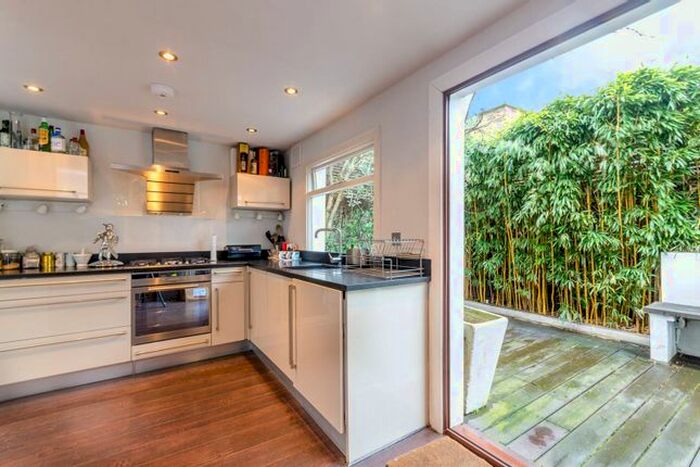 3 Bedroom Property To Rent In Crawthew Grove, East Dulwich, London, SE22