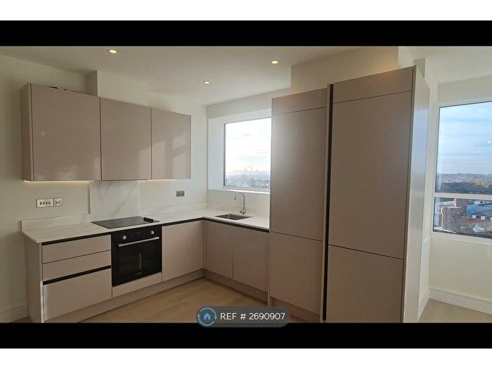 2 Bedroom Flat To Rent In Raffles House, London, NW4