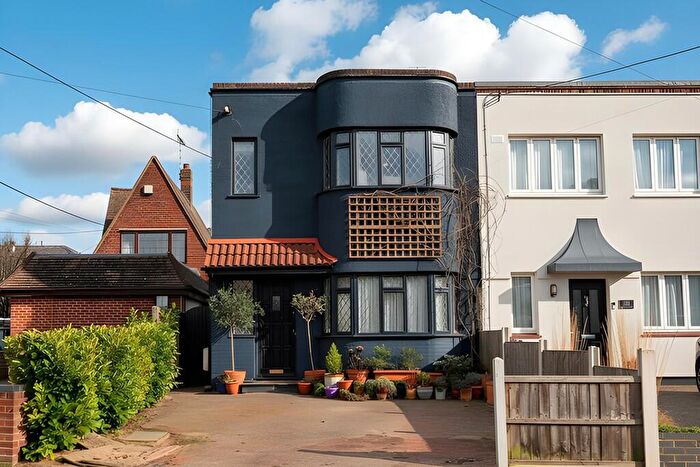 3 Bedroom Semi Detached House For Sale In Hadleigh, SS7