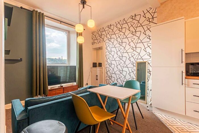 2 Bedroom Flat To Rent In L Albert Street, Edinburgh, EH7