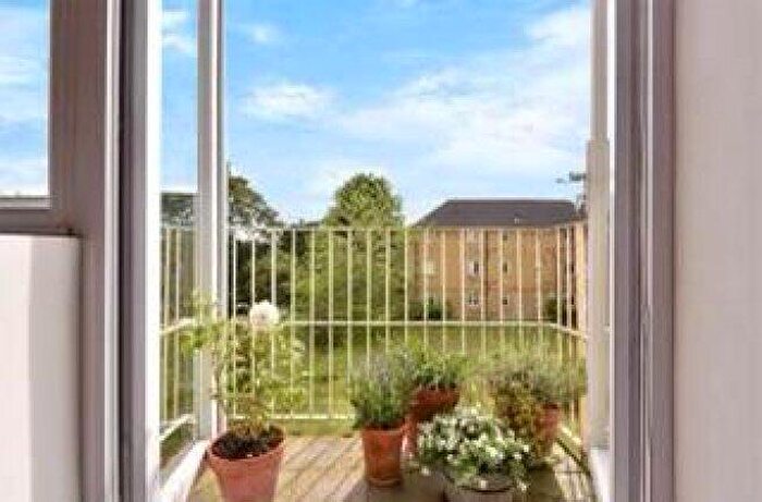 3 Bedroom Flat To Rent In Sumner Court, GU9