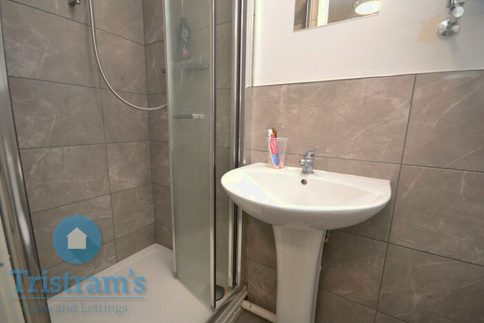 6 Bedroom Semi-Detached House To Rent In Lower Road, Beeston, NG9