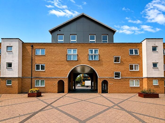 1 Bedroom Flat To Rent In Kenway, Southend-On-Sea, Essex, SS2