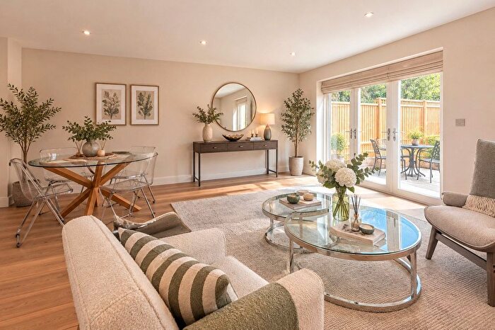 3 Bedroom Semi-Detached House For Sale In Trussell Road, Warfield, Bracknell, RG42