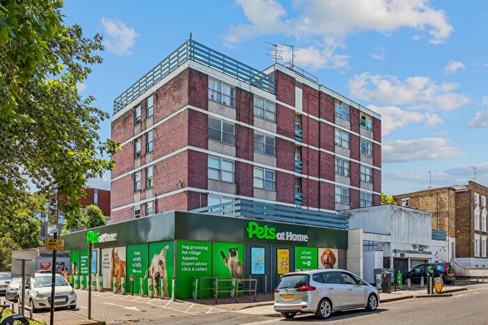 2 Bedroom Flat For Sale In Camden Road, London, NW1