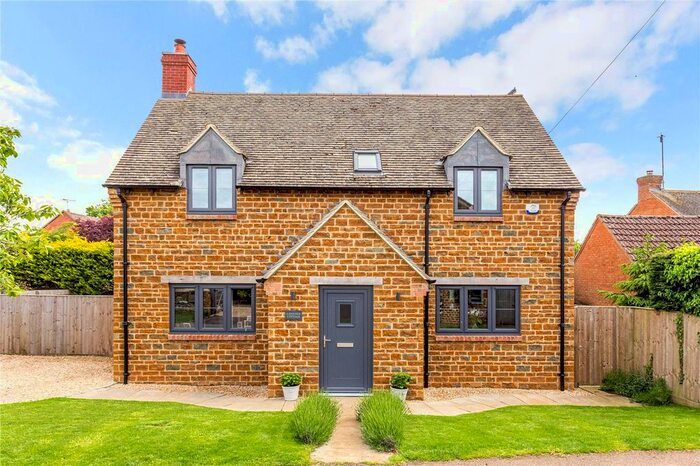 3 Bedroom Detached House For Sale In The Bourne, Hook Norton, Banbury, Oxfordshire, OX15