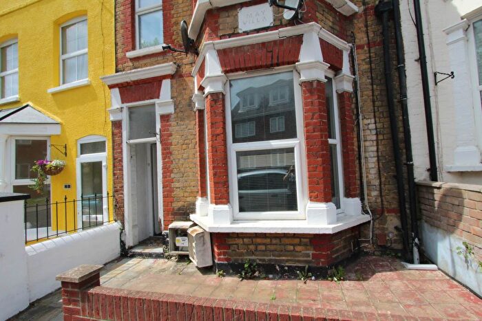2 Bedroom Flat To Rent In Pleasant Road, Southend On Sea, SS1