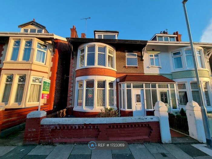 3 Bedroom Maisonette To Rent In Kingsway, Wallasey, CH45