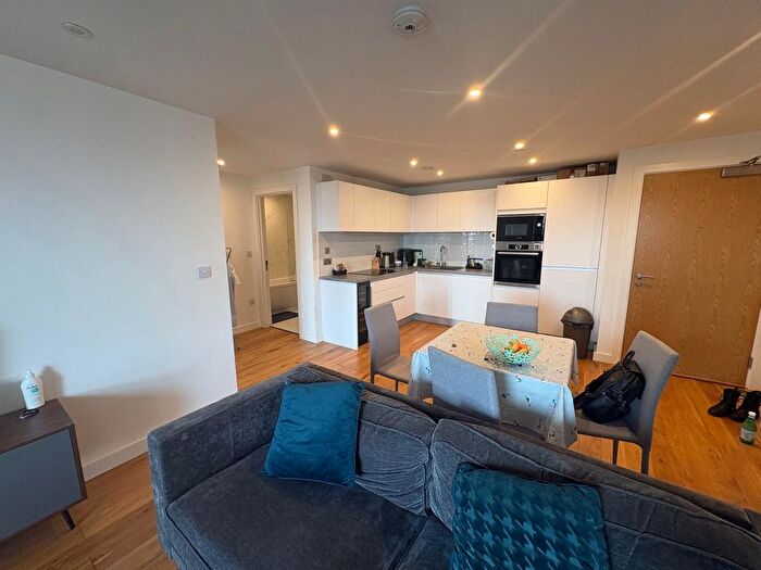 1 Bedroom Flat To Rent In Arden Gate, Communication Row, Birmingham, West Midlands, B15