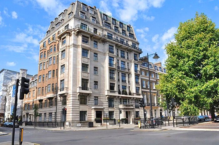 2 Bedroom Flat To Rent In Portland Place, Marylebone, London, W1B