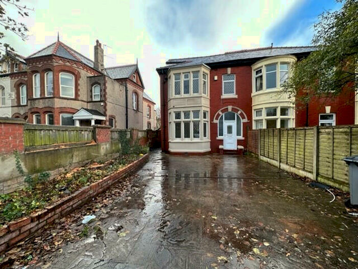 4 Bedroom Semi-Detached House To Rent In Lytham Road, Blackpool, FY4