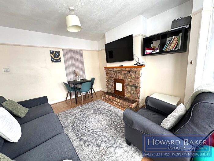2 Bedroom Flat To Rent In Dors Close, Kingsbury, NW9