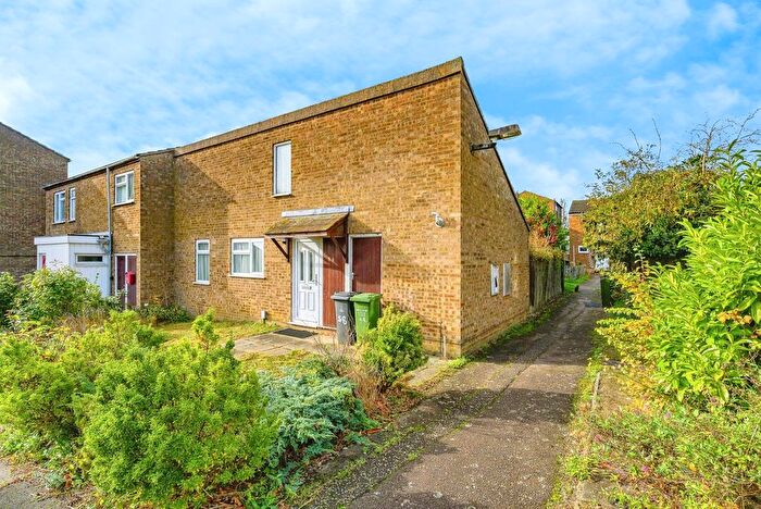 1 Bedroom Bungalow For Sale In Petersfield Gardens, Luton, Bedfordshire, LU3