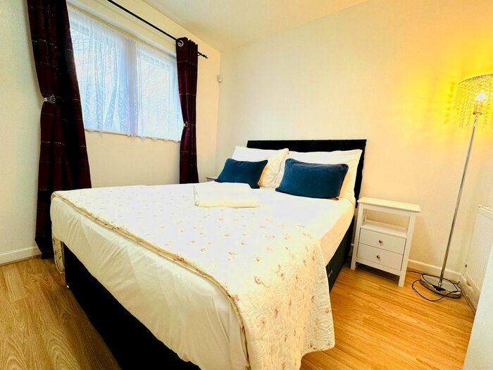 1 Bedroom Detached House To Rent In Haldane Road, London, SE28