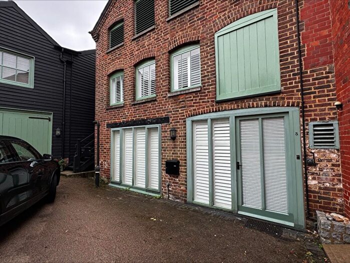 2 Bedroom Flat To Rent In Springwell, Havant, PO9