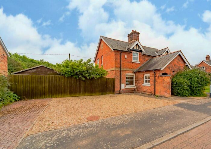 2 Bedroom Cottage For Sale In Kimball Close, Oakham, Rutland, LE15