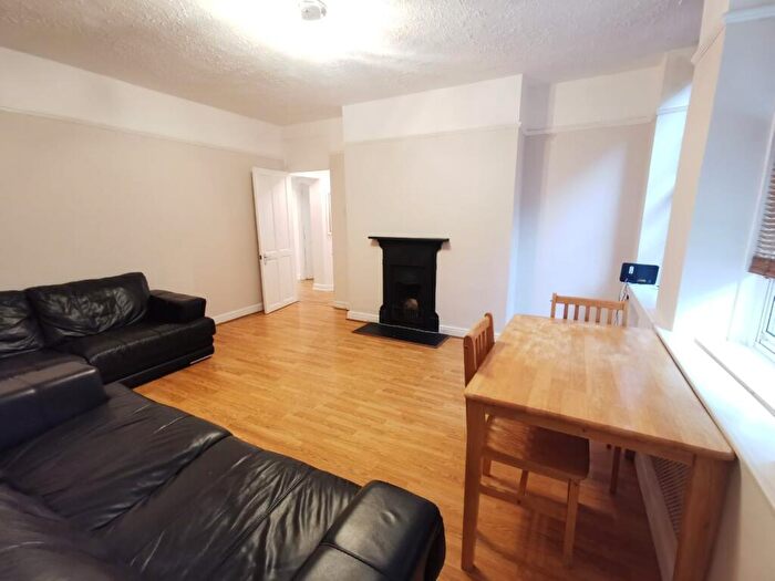 2 Bedroom Apartment To Rent In Carrick House, Caledonian Road, London, N7