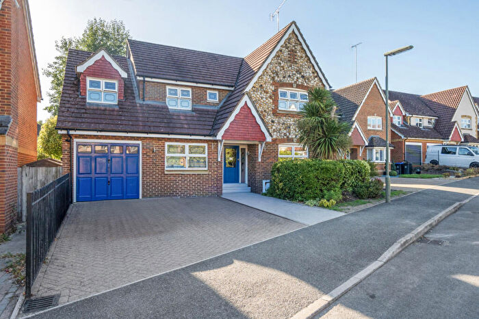 5 Bedroom Detached House For Sale In Strathcona Gardens, Knaphill, Woking, GU21