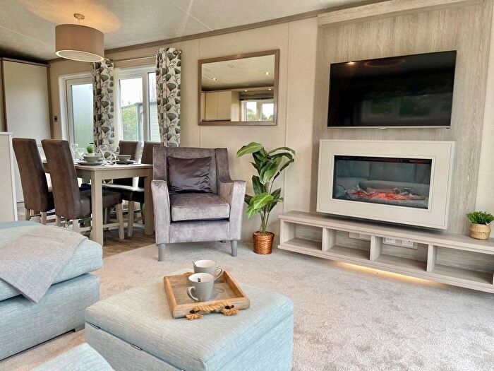 2 Bedroom Park Home For Sale In Halt Road, Goonhavern, Truro, TR4