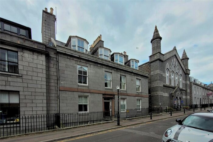 2 Bedroom Flat To Rent In Crown Terrace, City Centre, Aberdeen, AB11