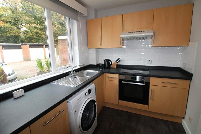2 Bedroom Apartment To Rent In Foxhill Court, LS16