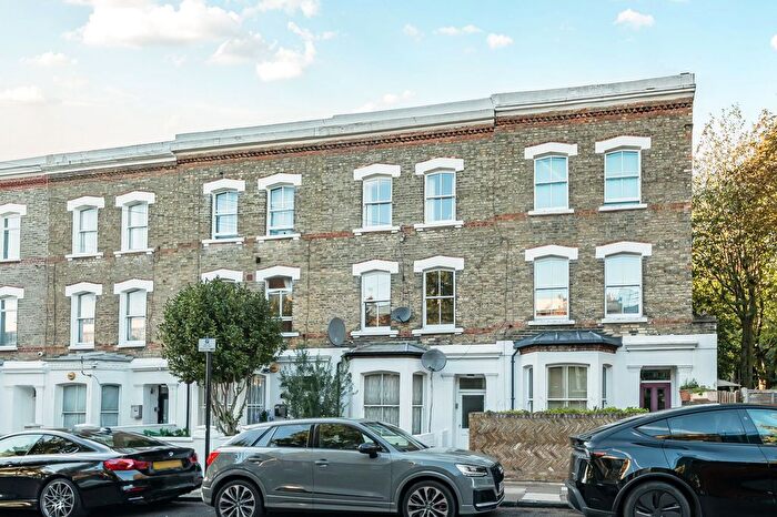 2 Bedroom Maisonette For Sale In Alexander Road, N19
