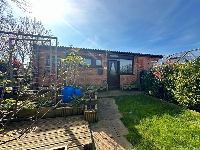 3 Bedroom Semi-Detached Bungalow For Sale In Lilac Close, Taunton, TA1